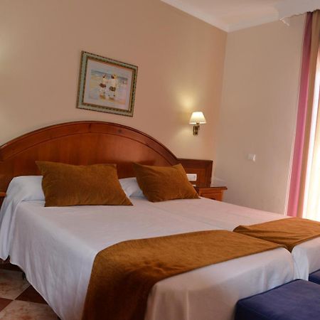 Hostal Cabo Roche โกนิล เด ลาฟรอนเตรา ภายนอก รูปภาพ