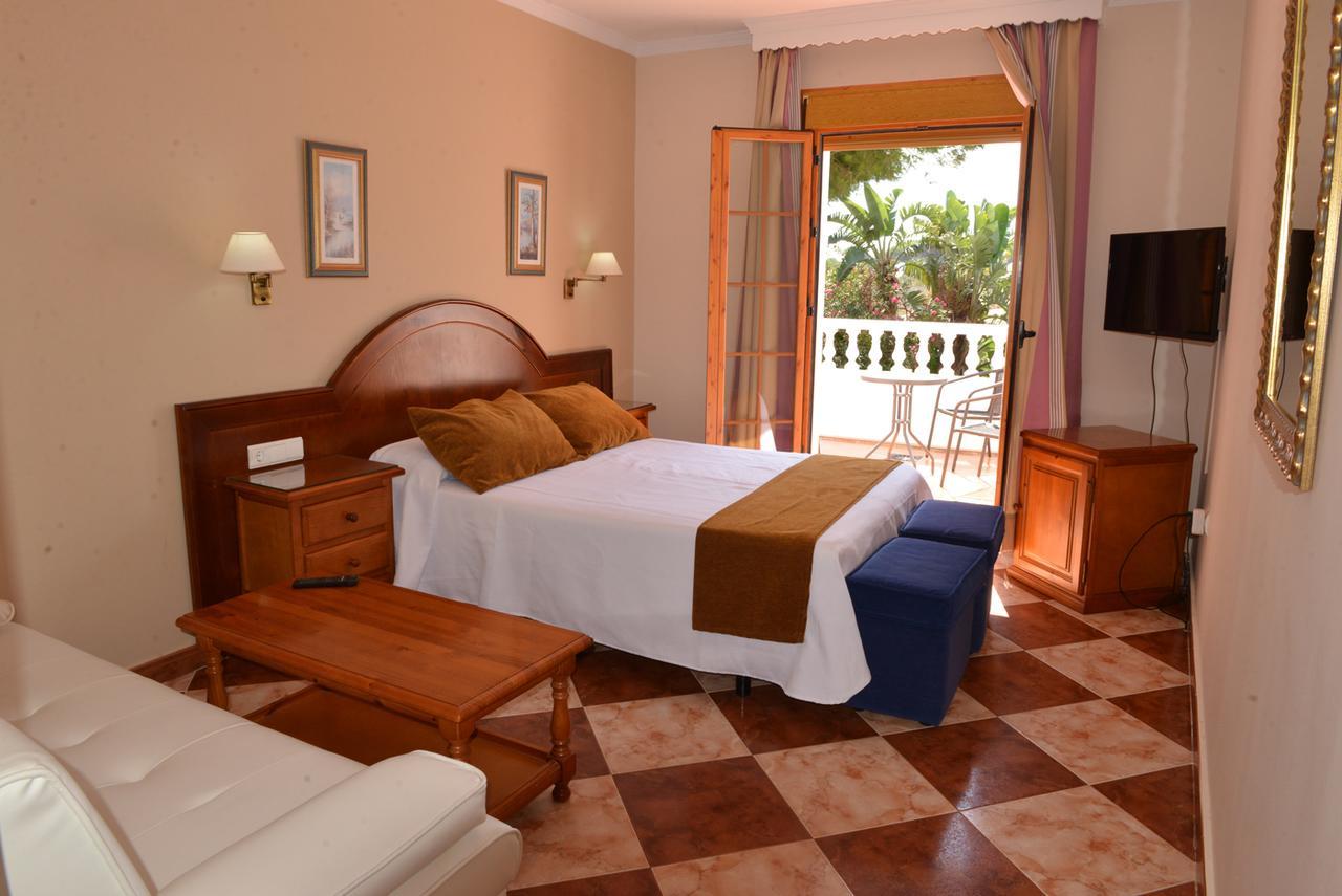 Hostal Cabo Roche โกนิล เด ลาฟรอนเตรา ภายนอก รูปภาพ